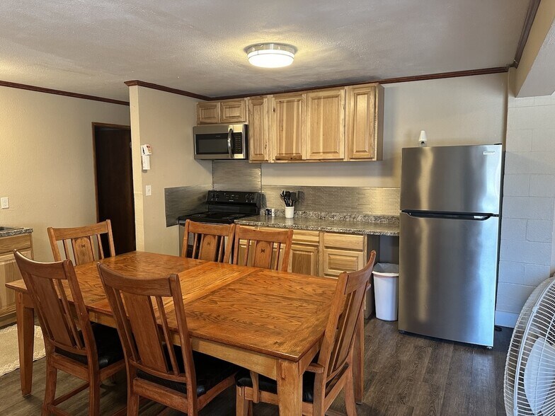 More Photos Of 126 Spruce St E, Ilwaco Hospitality For Sale