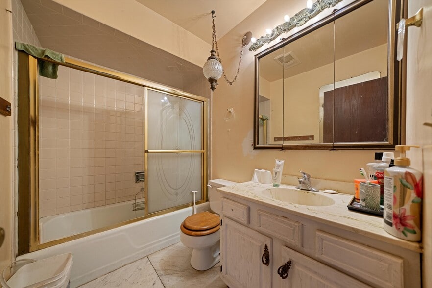 More Photos Of 591 Burnham Ave, Calumet City Office Residential For Sale