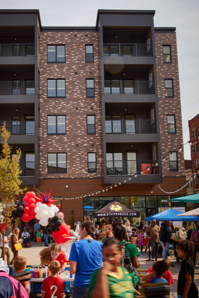 Primary Photo Of 954 E McMillan St, Cincinnati Apartments For Lease