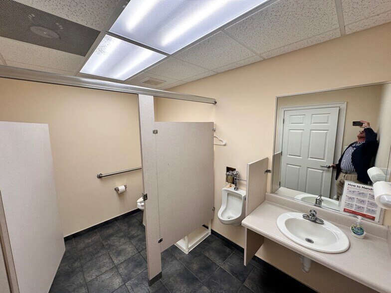More Photos Of 4509 Hospital St, Pascagoula Office For Sale