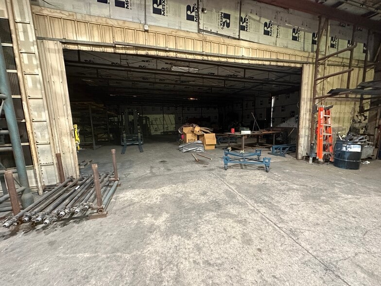 More Photos Of 1301 S 3rd St, Chickasha Distribution For Lease