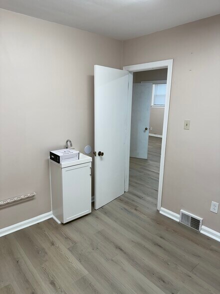 More Photos Of 2216 Macdade Blvd, Holmes Medical For Lease