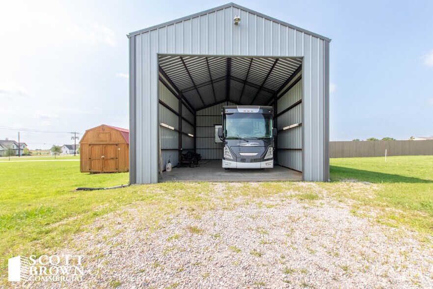 More Photos Of 1404 McConnell Rd, Gunter Flex For Sale