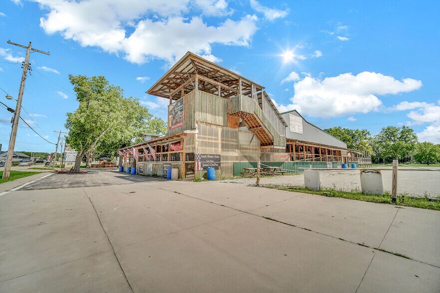 More Photos Of 602 Clark St, Utica Restaurant For Sale