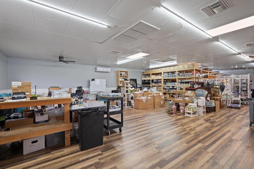 More Photos Of 4349 Louis Ave, Holiday Warehouse For Sale