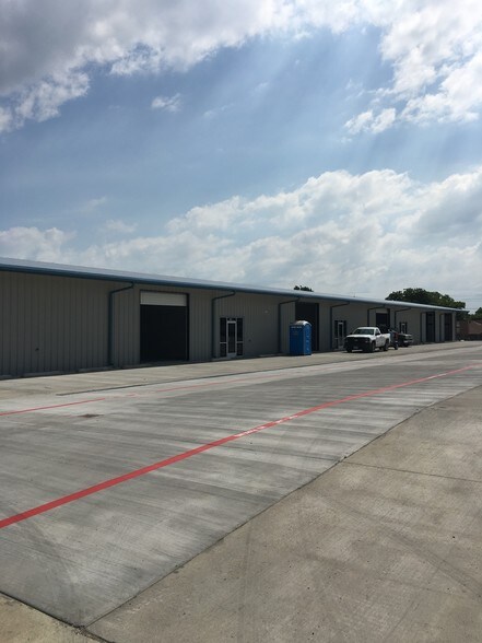 More Photos Of 301 Thomas Pl, Everman Warehouse For Lease