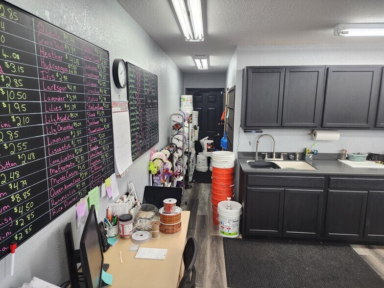 More Photos Of 1500 E Main St, Robinson Storefront For Sale