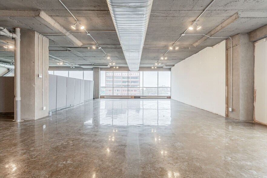 More Photos Of 3737 Boul Cremazie E, Montréal Office For Sale