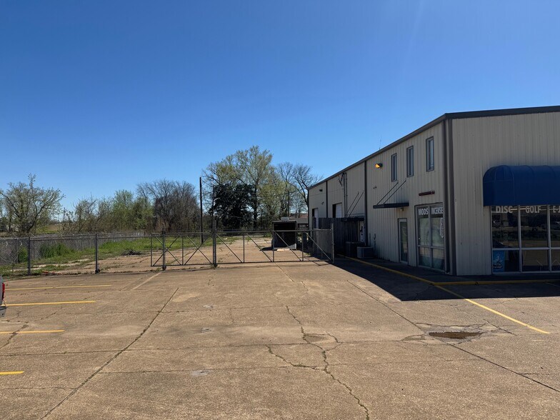 More Photos Of 2058-2060 E Texas St, Bossier City Freestanding For Lease