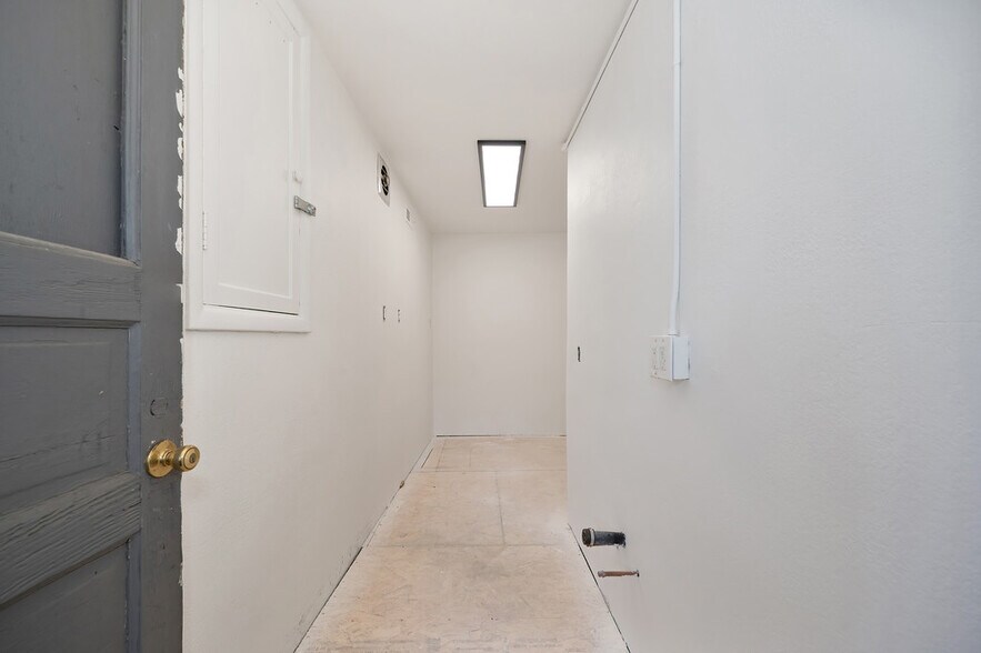 More Photos Of 1407-1409 Lincoln Way, Auburn Office For Sale