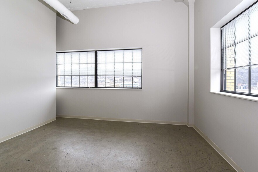 More Photos Of 615 First Ave, Pittsburgh Apartments For Lease