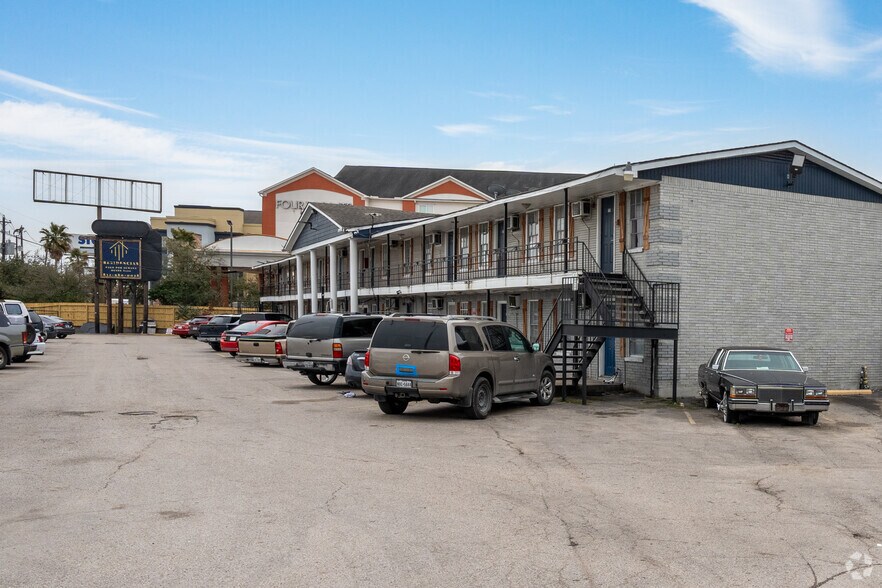 Primary Photo Of 8700 Gulf Fwy, Houston Hotel For Sale