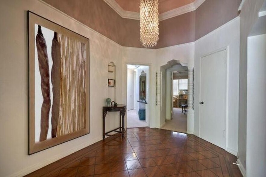 More Photos Of 150 N La Peer Dr, Beverly Hills Apartments For Sale