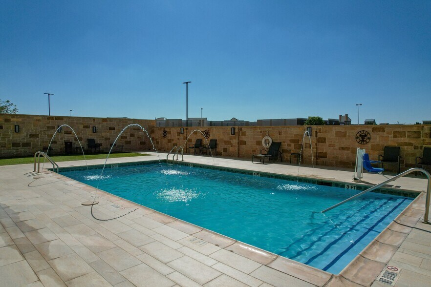 More Photos Of 6435 50th St, Lubbock Hotel For Sale