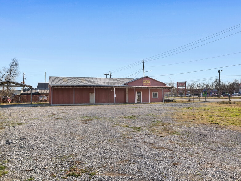 More Photos Of 428 S 3rd Ave, Chatsworth Freestanding For Sale