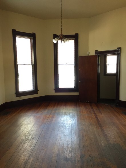 More Photos Of 1000 E Cesar Chavez St, Austin Loft Creative Space For Lease