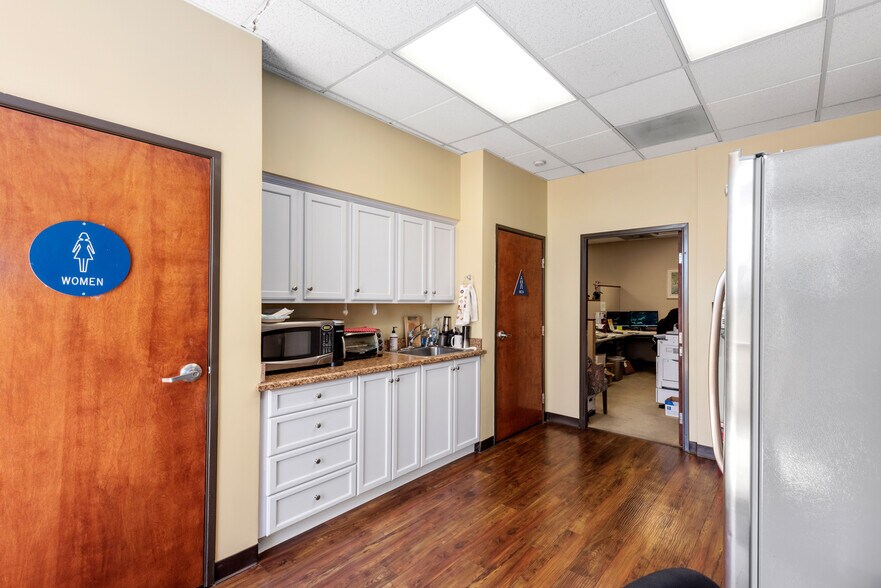 More Photos Of 2070 N Tustin Ave, Santa Ana Office For Sale