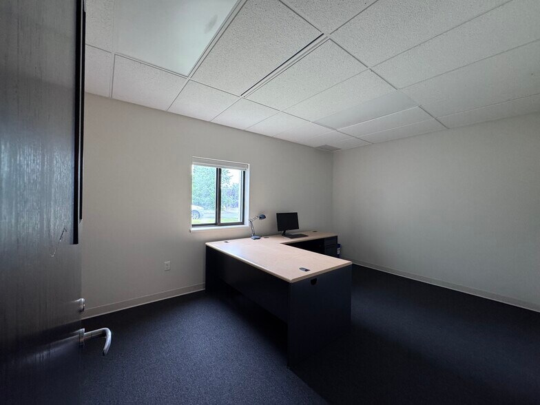 More Photos Of 2378 Wilshire Blvd, Mound Warehouse For Lease
