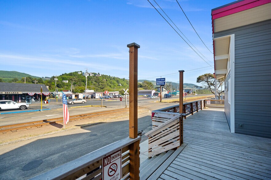 More Photos Of 165 S Miller St, Rockaway Beach Flex For Sale