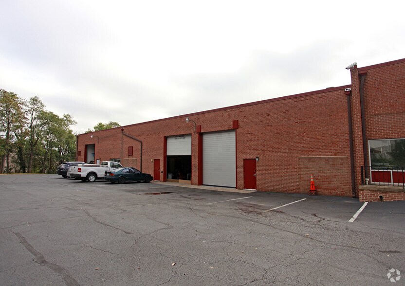 More Photos Of 3907-3937 Wheeler Ave, Alexandria Warehouse For Lease