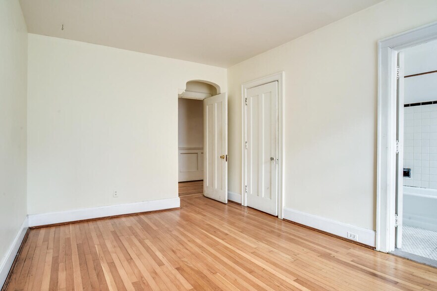 More Photos Of 1121 Van Dyke St, Detroit Apartments For Sale