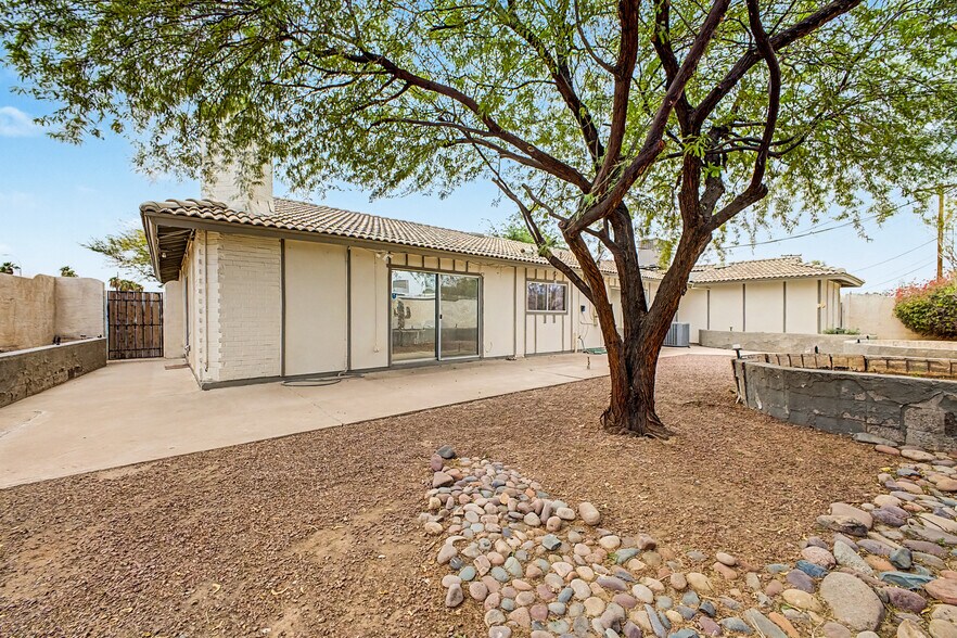 More Photos Of 8038 E Almeria Rd, Scottsdale Office For Sale