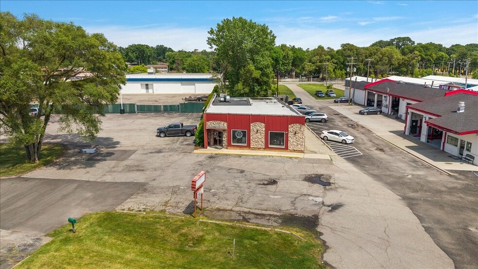 More Photos Of 1357 S Gratiot Ave, Clinton Township Showroom For Sale