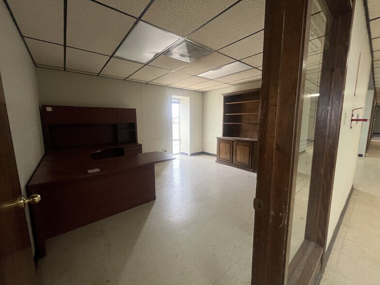 More Photos Of 1012 E Waylon Jennings Blvd, Littlefield Industrial For Sale