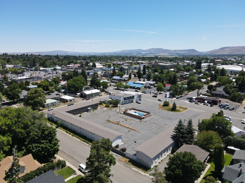 More Photos Of 403 W University Way, Ellensburg Hotel For Sale
