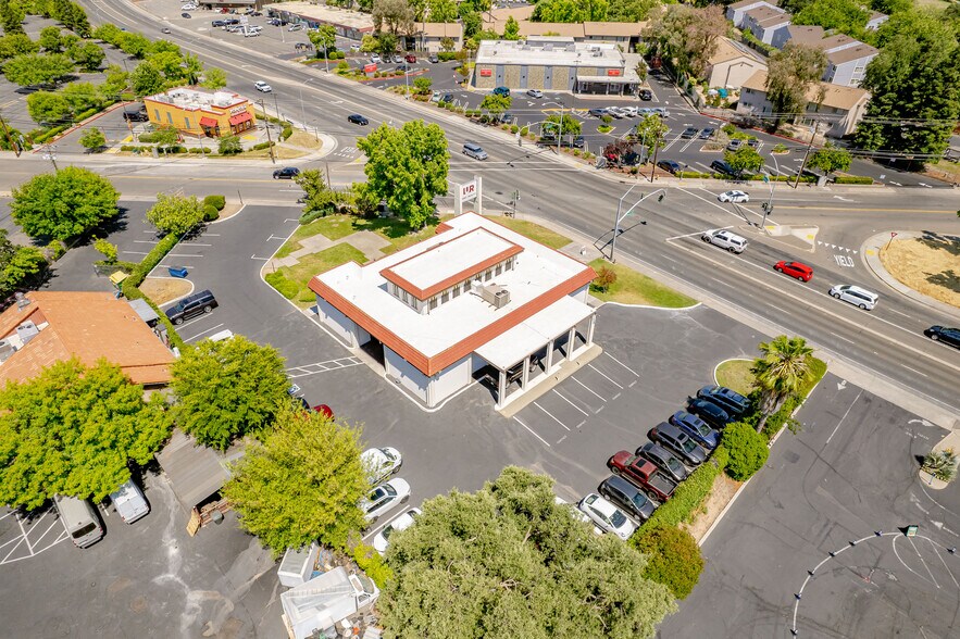 More Photos Of 5299 Auburn Blvd, Sacramento Office For Sale