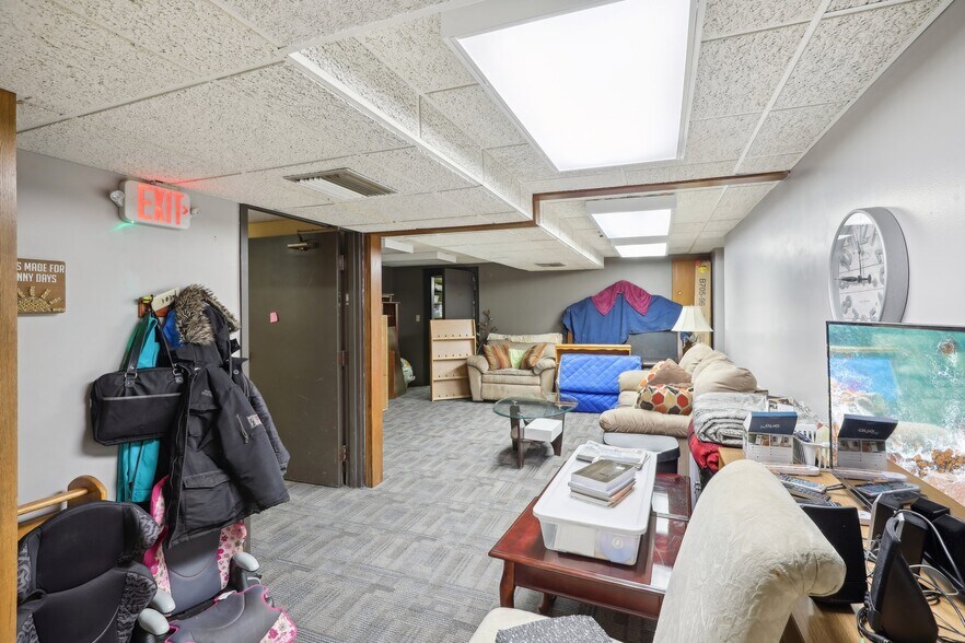 More Photos Of 101 Jones St, Barneveld General Retail For Sale