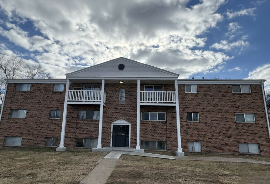More Photos Of 6917 Military Ave, Omaha Apartments For Sale