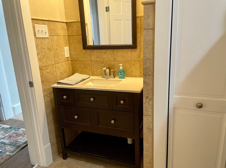 More Photos Of 88 N Main St, Washington Storefront Retail Residential For Sale