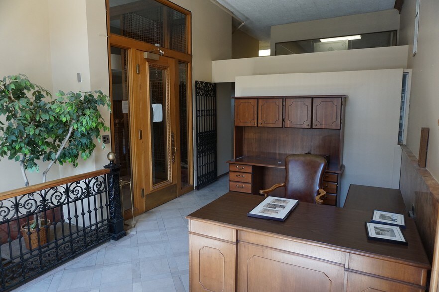 More Photos Of 119-121 E Water St, Syracuse Office Residential For Lease