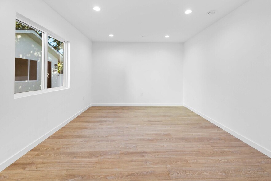 More Photos Of 6842 Cedros Ave, Van Nuys Apartments For Sale