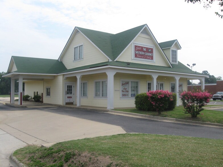 Primary Photo Of 117 Grove St, Fayetteville Restaurant For Sale