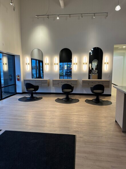 More Photos Of 103 Concord Exchange N, South Saint Paul Auto Dealership For Sale