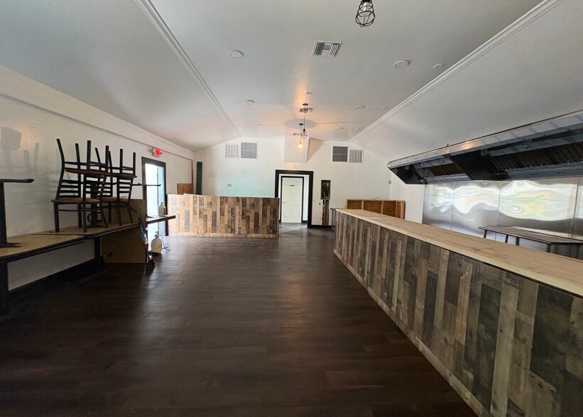 More Photos Of 1411 N 17th St, Tampa Restaurant For Lease