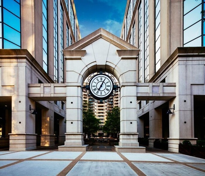 More Photos Of 2300 Clarendon Blvd, Arlington Office For Lease