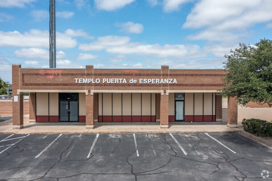 More Photos Of 1006 E Yager Ln, Austin Unknown For Lease