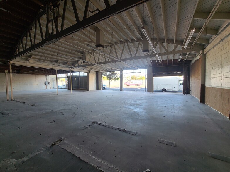 More Photos Of 5612-5616 Santa Monica Blvd, Los Angeles General Retail For Lease