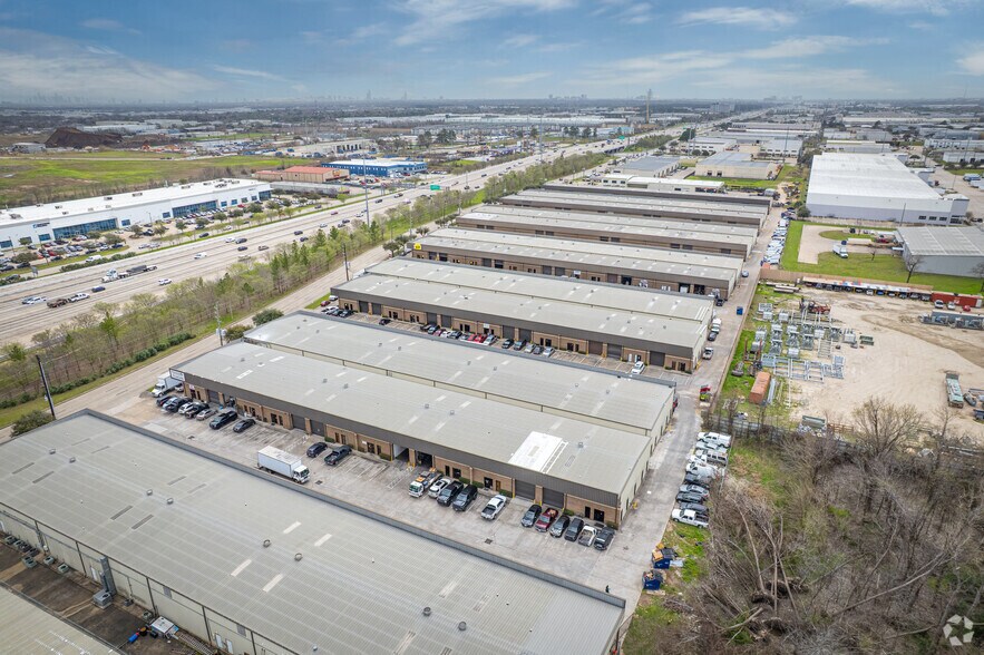 More Photos Of 5829 W Sam Houston Pky N, Houston Unknown For Lease