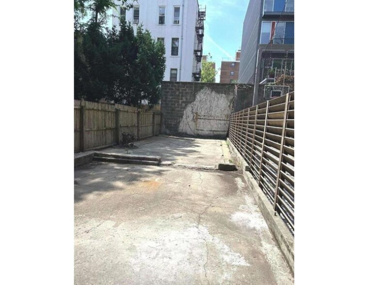 More Photos Of 344 E 116th St, New York Apartments For Lease