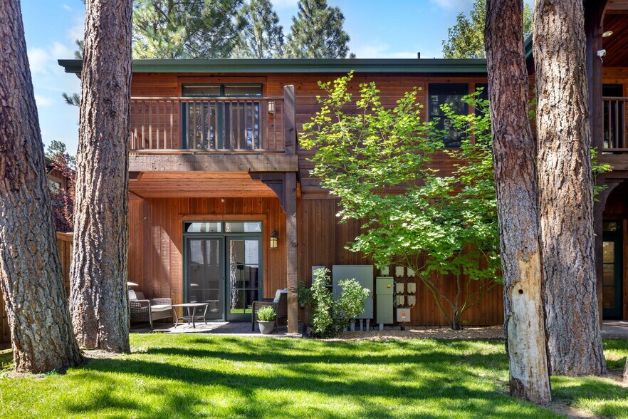 More Photos Of 750 Buckaroo Trl, Sisters Office For Sale