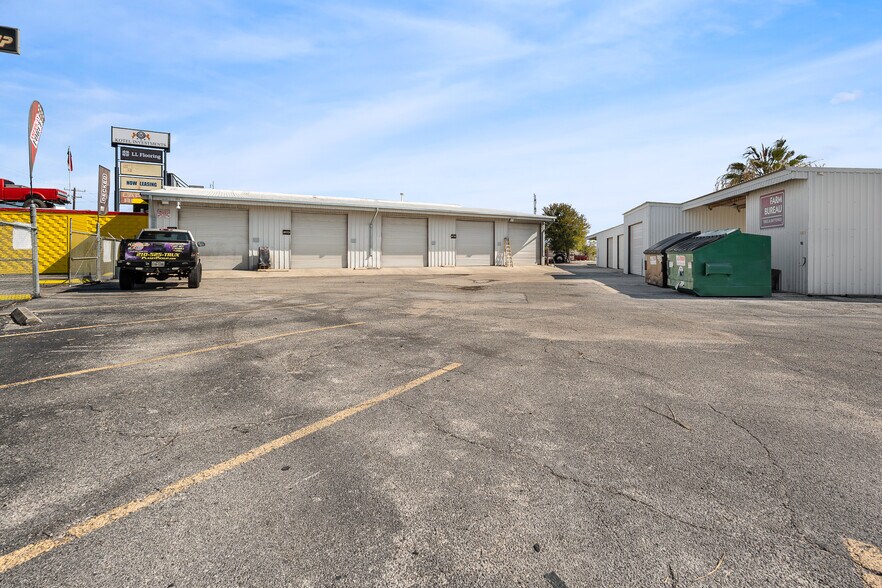 More Photos Of 2238 NW Loop 410 Fwy, San Antonio Auto Repair For Sale