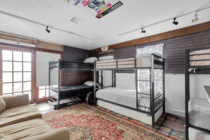 More Photos Of 4 Charles St, Key West Specialty For Lease