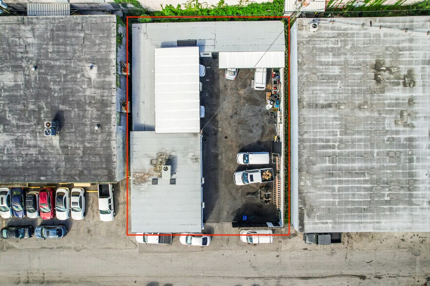 More Photos Of 4980 E 10th Ct, Hialeah Warehouse For Sale