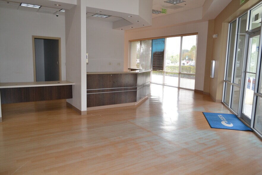 More Photos Of 17966 N Tamiami Trl, North Fort Myers Storefront Retail Office For Lease