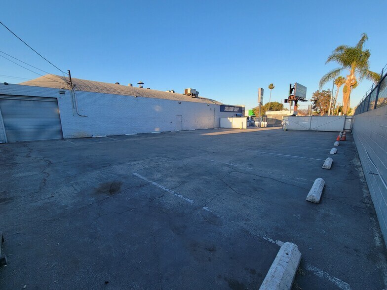 More Photos Of 2001 S La Cienega Blvd, Los Angeles Warehouse For Sale