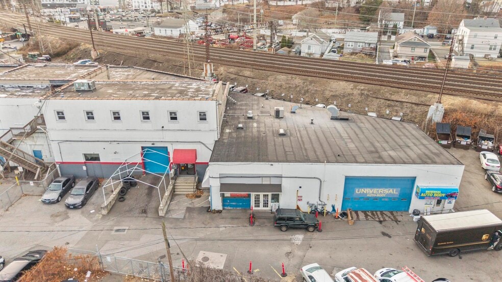 More Photos Of 914 E Main St, Stamford Warehouse For Sale